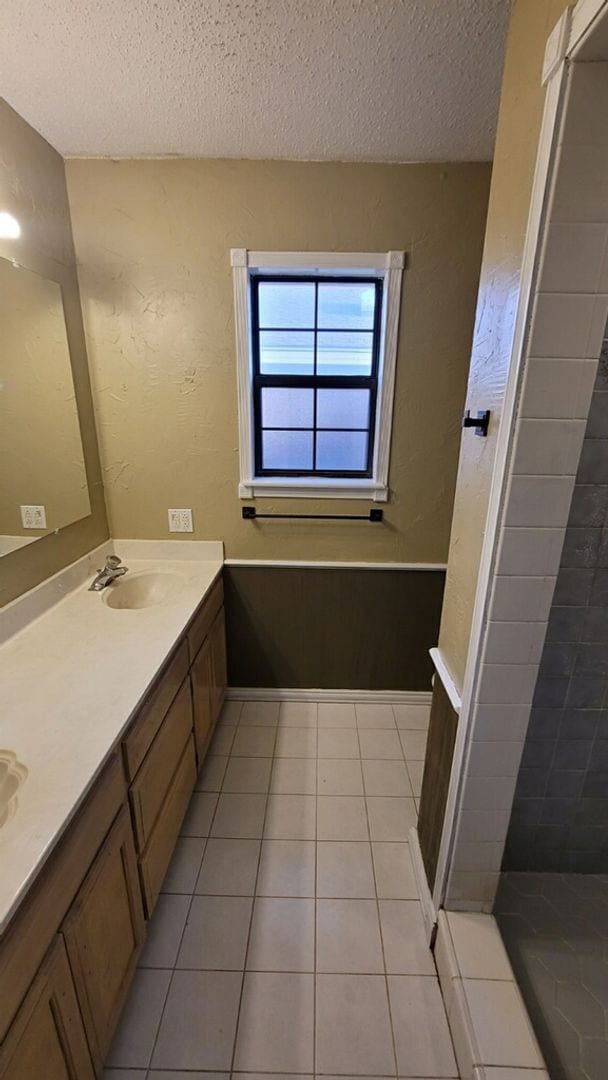 Building Photo - Wonderful Large 3 Bedroom Home