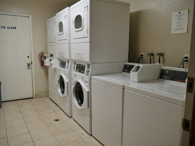 Building Photo - 2850 Reynard Way
