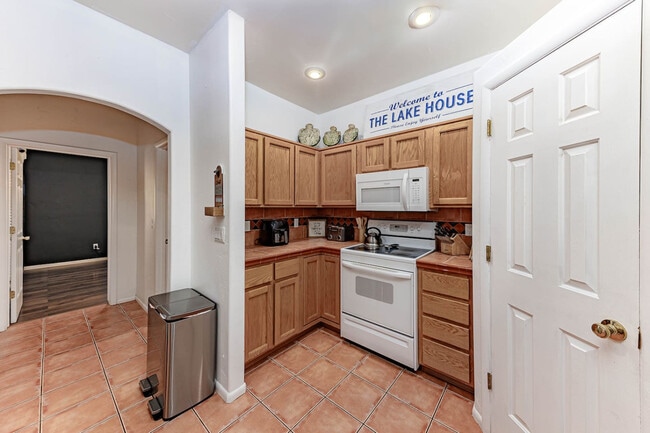 Building Photo - 3921 Aloha Ln