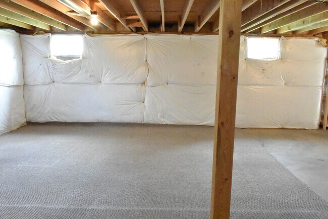 Building Photo - Bright & Spacious Home in Fredericksburg!