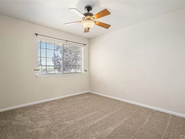 Downstairs Bedroom - 833 Marlbank Pl