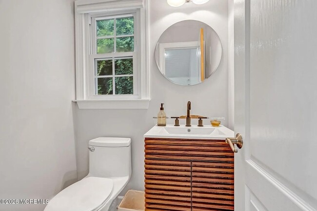 Building Photo - 240 Alpern Ave