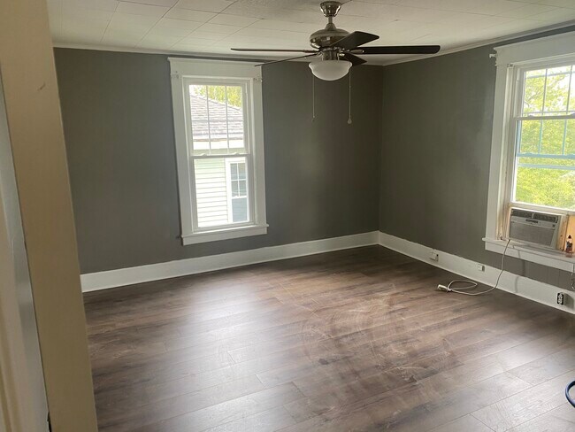 Building Photo - 175 E Main St