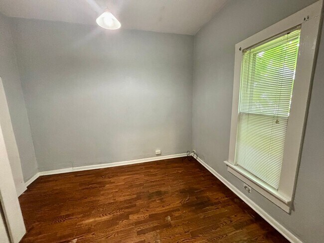 Building Photo - 3-bedroom home with Washer & Dryer Included