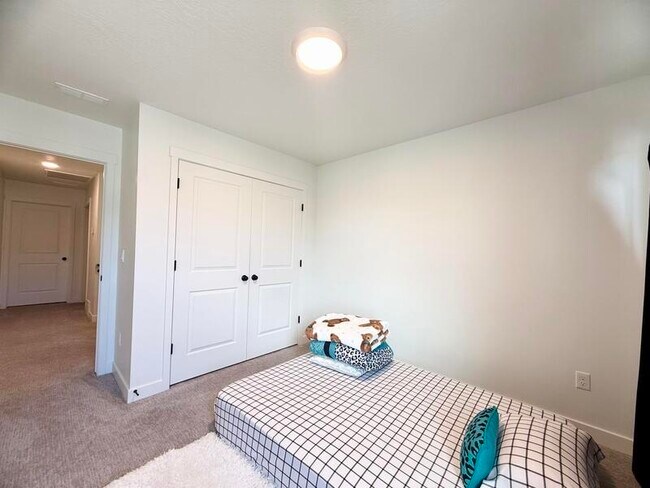 Building Photo - 6686 W Leander Dr