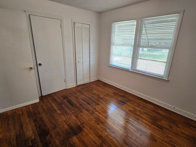 Building Photo - Decker Boulevard-International Corridor