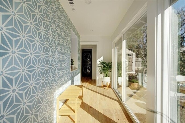 Building Photo - 3709 Vineland Dr