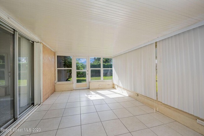 Building Photo - 608 Sacre Coeur Dr