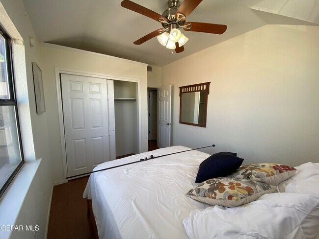 Building Photo - 812 Merriman Dr