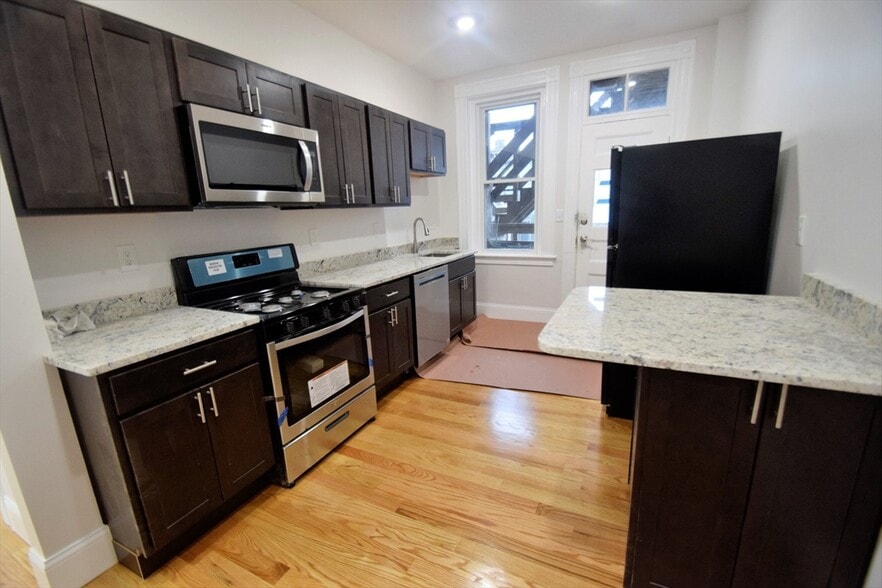 Primary Photo - 31 Harvard St