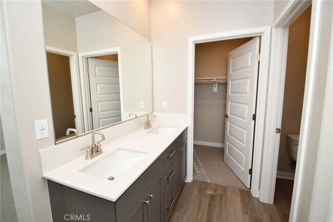 Building Photo - 1487 Skyline Ln