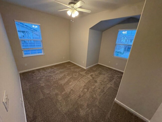 Building Photo - Gorgeous 5 Bedroom, 3.5 Bath Mountain House Home