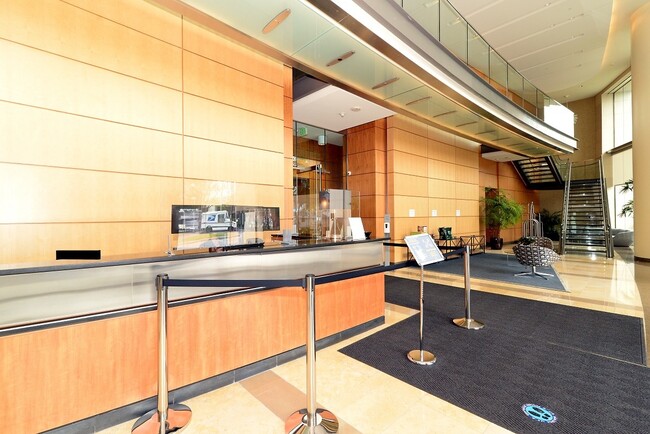 Building Photo - 425 1st St