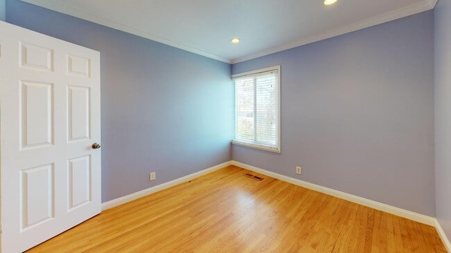 Building Photo - 1618 King St