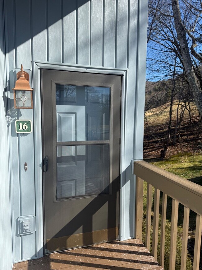 Building Photo - 2-Bed, 2-Bath Condo, The Greens/Waynesville NC