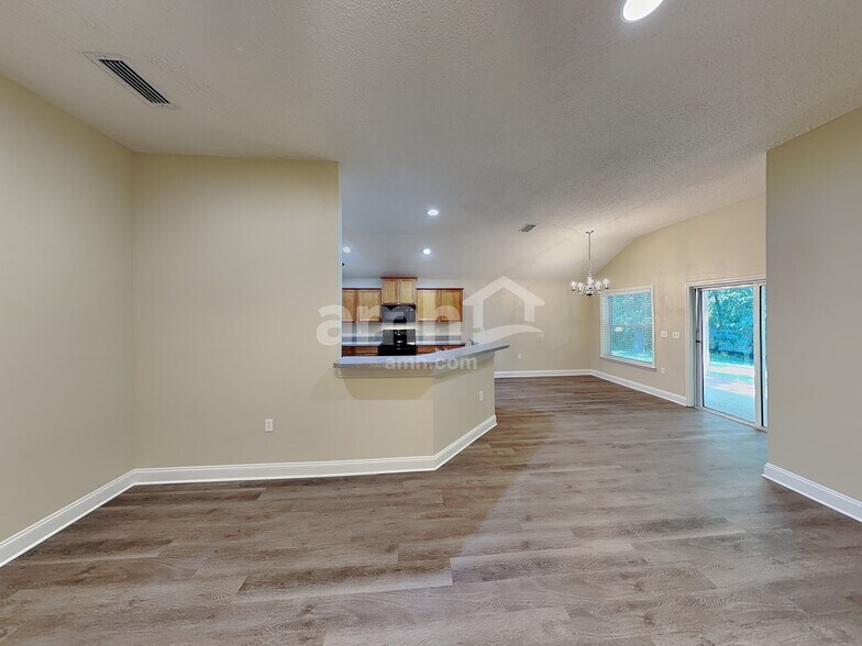 Building Photo - 12052 Hayden Lakes Cir