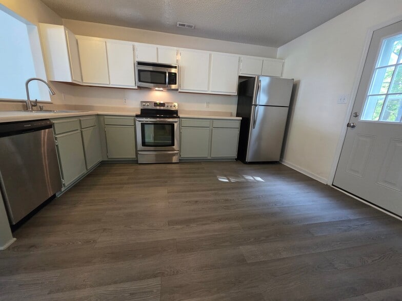 Building Photo - 106 Spring Meadow Cir