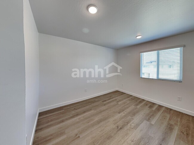 Building Photo - 12627 W Flynn Ln