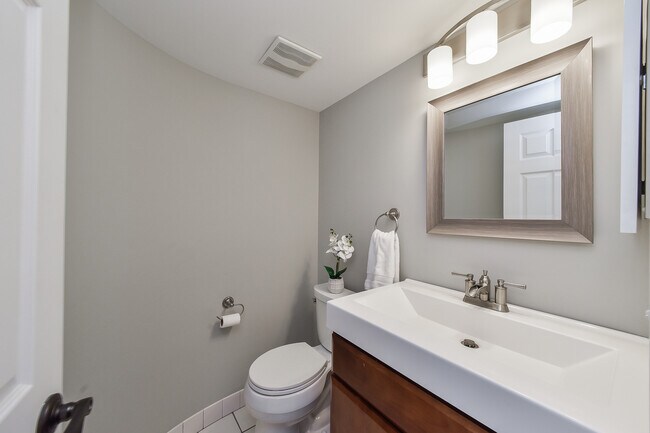 Building Photo - 2067 Childs Ct