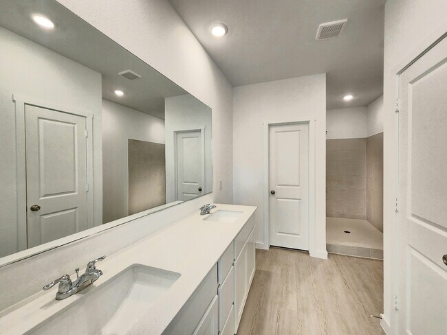 Building Photo - 6814 Welsh Dr