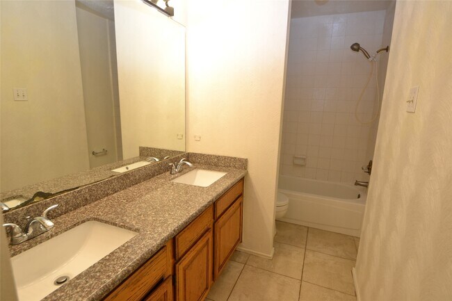 Building Photo - 12410 Meadow Briar Dr