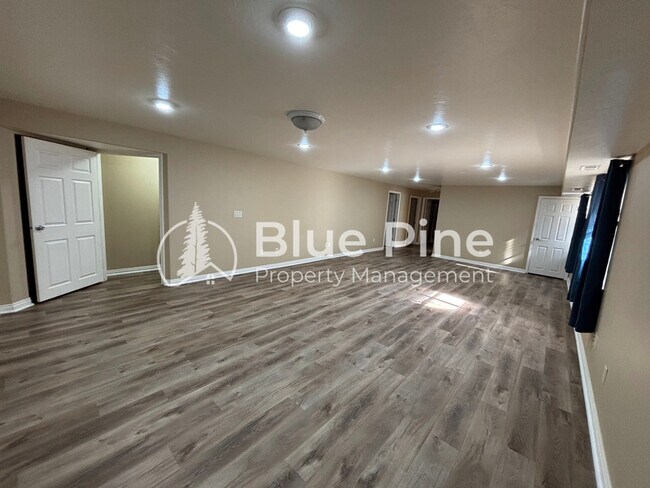 Building Photo - 3736 Ellendale Cir