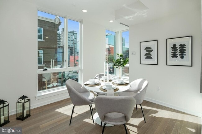 Building Photo - Olde Kensington Two Bedroom Condo