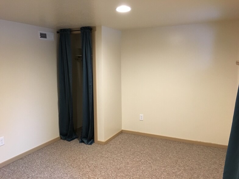 Bedroom - 323 Eddy Ave