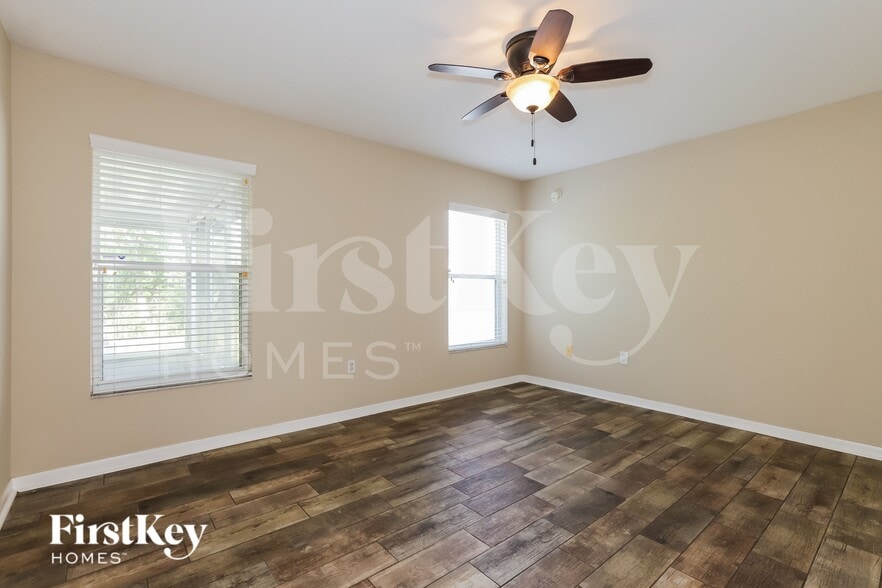 Building Photo - 3668 Sandhill Crane Dr