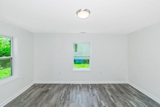 Building Photo - 204 Mill St