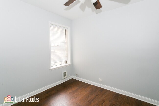 Building Photo - 3635 W Dickens Ave