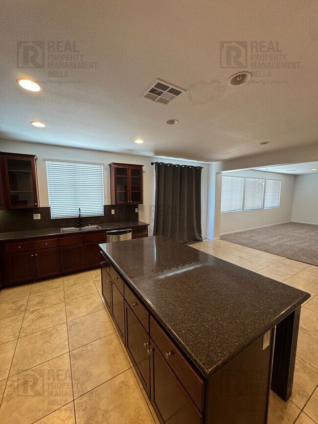 Building Photo - Huge Kitchen, Downstairs Bedroom, and More...