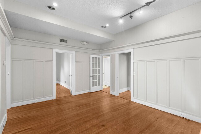 Interior Photo - Cobb Lane