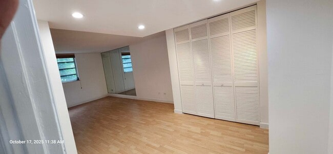 Building Photo - Spacious 1 Bed + Den | 1.5 Bath Apartment ...