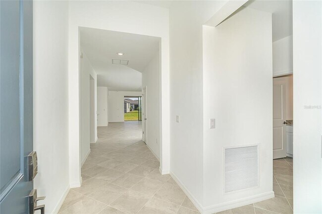 Building Photo - 1745 Saddlewood Cir