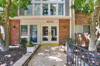 Building Photo - Spacious 2-Bedroom, 2-Bath Condominium in ...