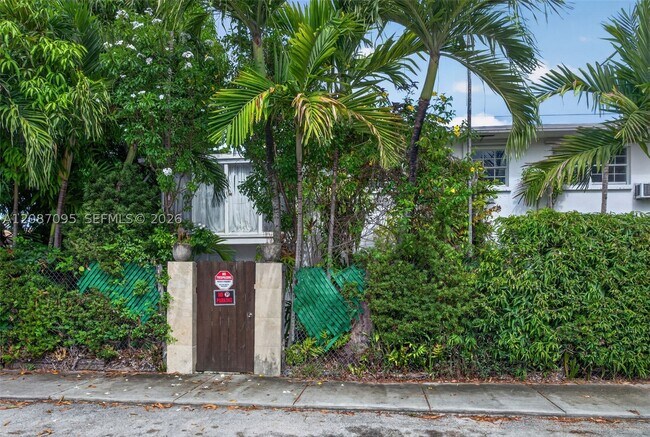 Building Photo - 1055 SW 12th St