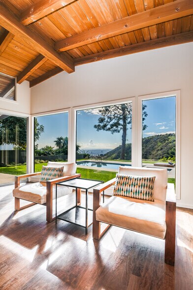 Building Photo - 2431 Carman Crest Dr