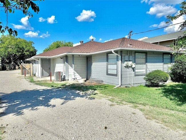 Primary Photo - 2526 Louise St