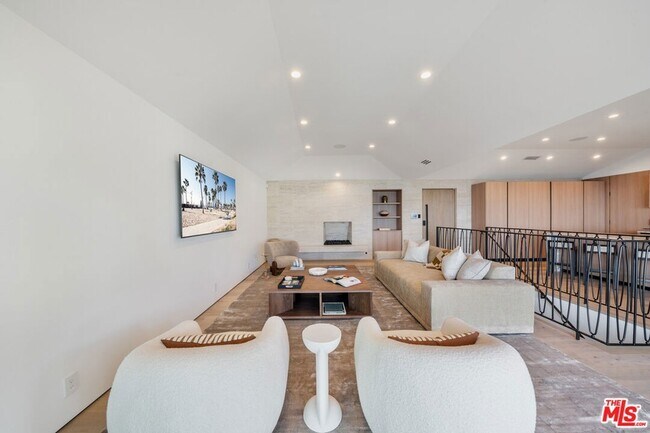 Building Photo - 8800 Hollywood Blvd