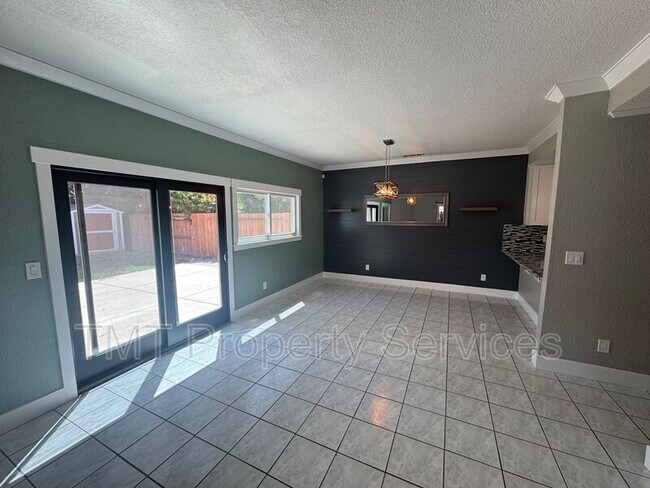 Building Photo - 5093 N Laguna Dr