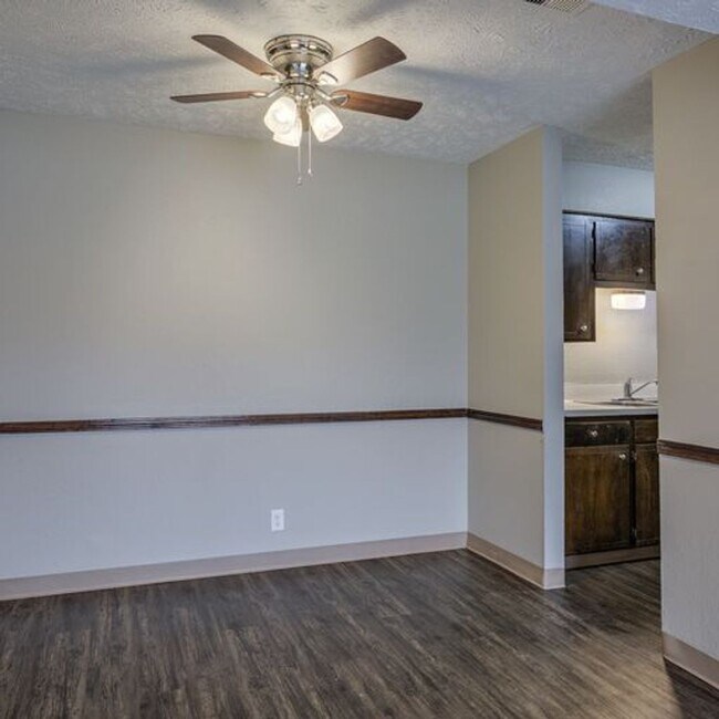 Building Photo - Spacious Apartments Located in the Heart o...