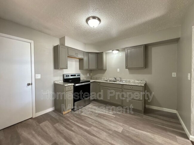 Primary Photo - 305 E Jacobs Dr