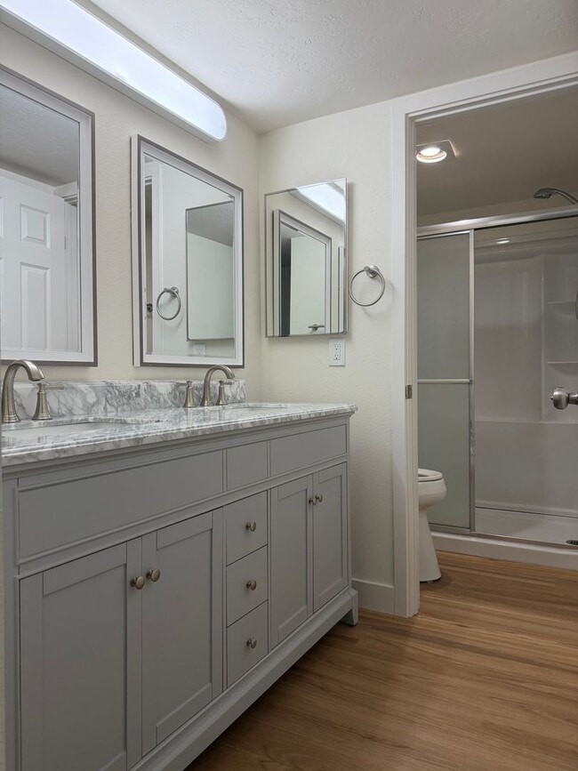 Building Photo - Golf Course View Bottom Level Condo in Campana Villas