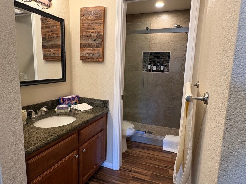Bathroom (King ensuite) - 12665 Camino Mira Del Mar