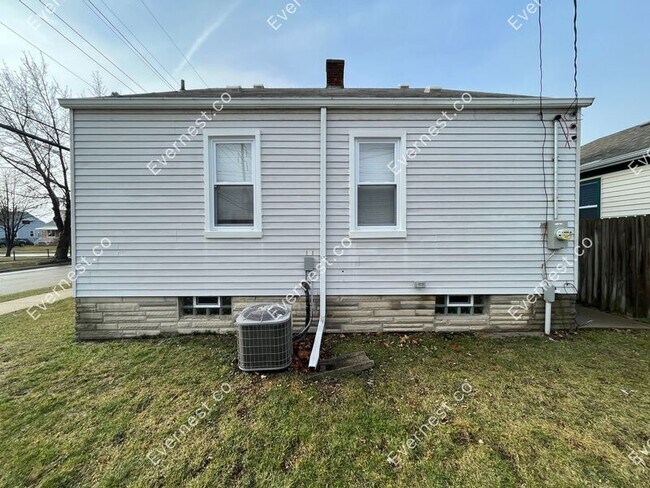 Building Photo - 1145 10th St