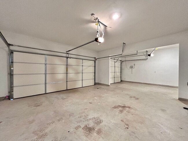 Building Photo - Spacious 4/BR 2.5/BA Two-Level Home with 3-Car Garage & Covered Deck