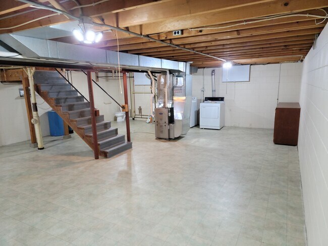 Basement with laundry & toilet 1 - 1479 Redfield St