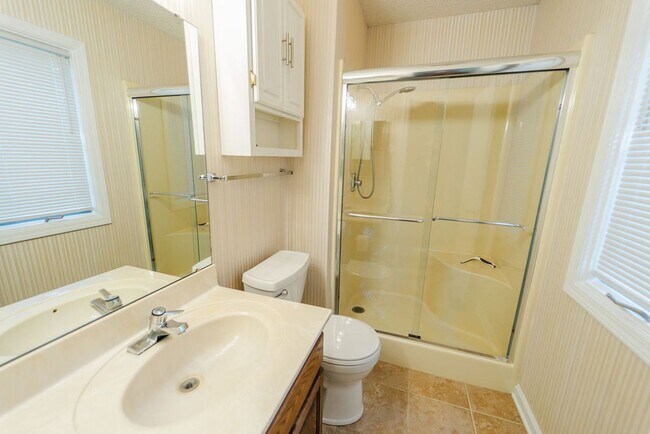 Building Photo - Up to a 2 year lease at this Beautiful 3 bed, 2 bath!!!!