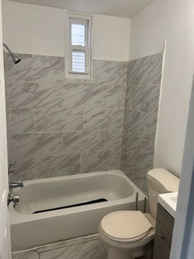 Building Photo - Spacious 3 bedroom apartment for rent in B...